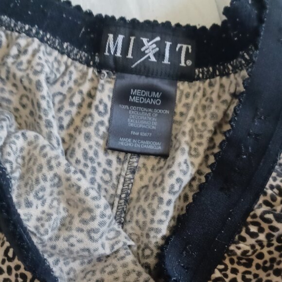 Mix IT Leopard Stretch Waist Pajamas or Workout Wear Size Medium - Picture 3 of 3